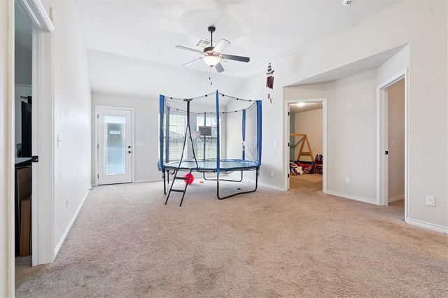11520 SW 10th Street, Yukon, OK 73099
