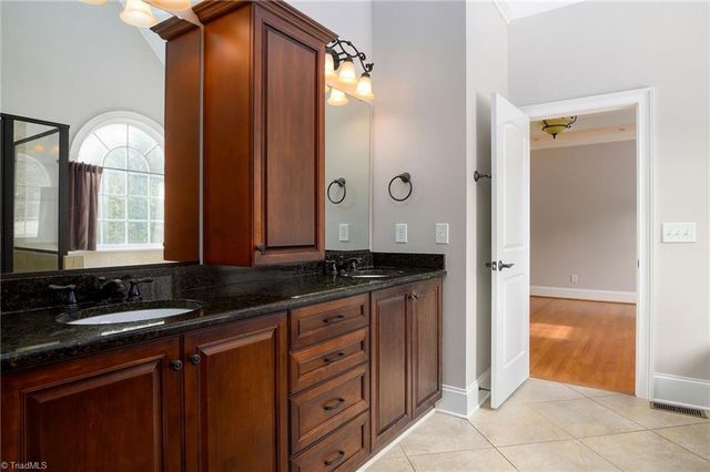 426 Chesham Drive, Kernersville, NC 27284