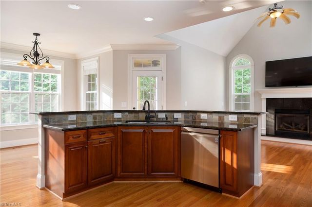 426 Chesham Drive, Kernersville, NC 27284