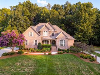 426 Chesham Drive, Kernersville, NC 27284