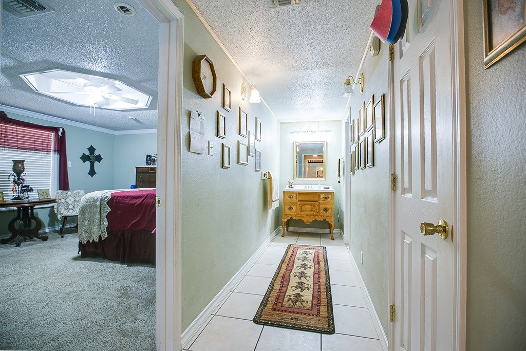 Image 16 of property listing at 207 E 28th St, San Angelo, TX 76903