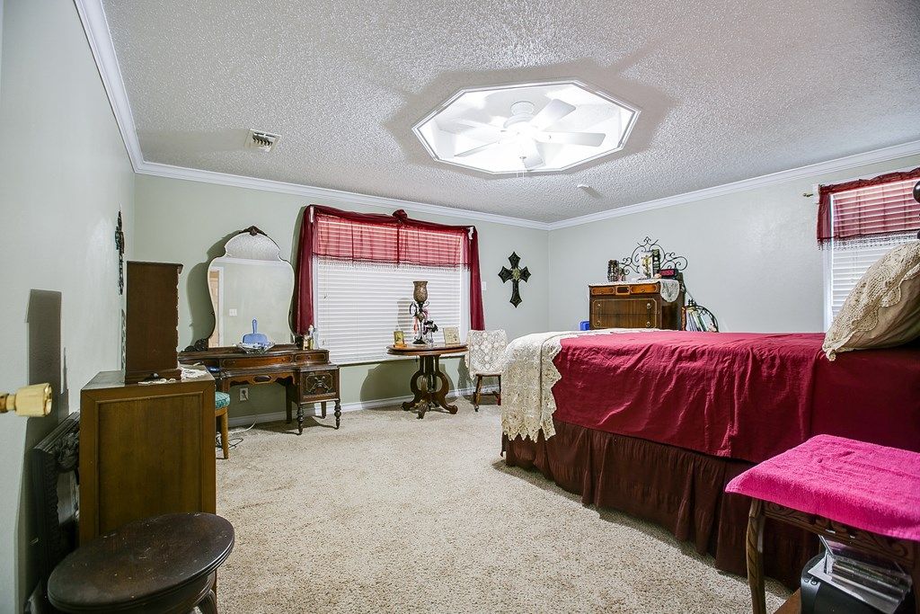 Image 18 of property listing at 207 E 28th St, San Angelo, TX 76903