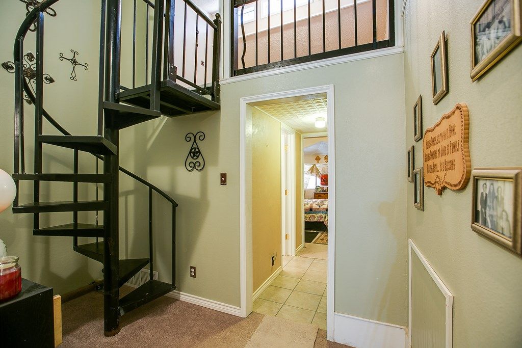 Image 21 of property listing at 207 E 28th St, San Angelo, TX 76903