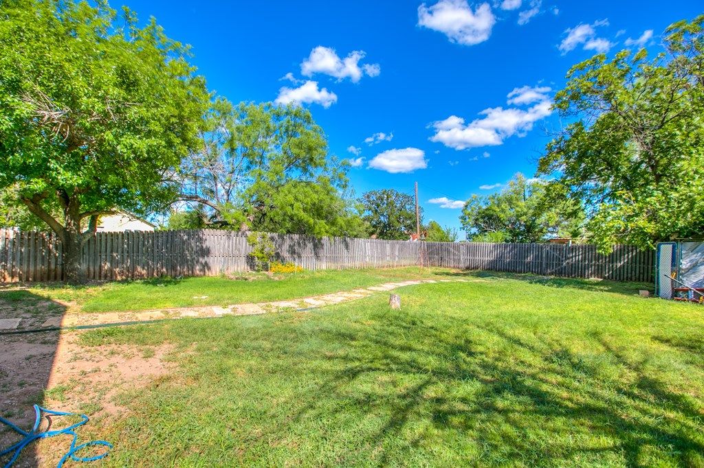 Image 30 of property listing at 207 E 28th St, San Angelo, TX 76903