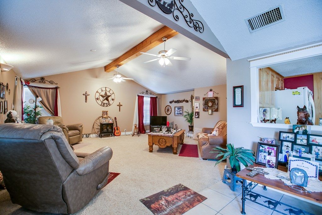 Image 5 of property listing at 207 E 28th St, San Angelo, TX 76903