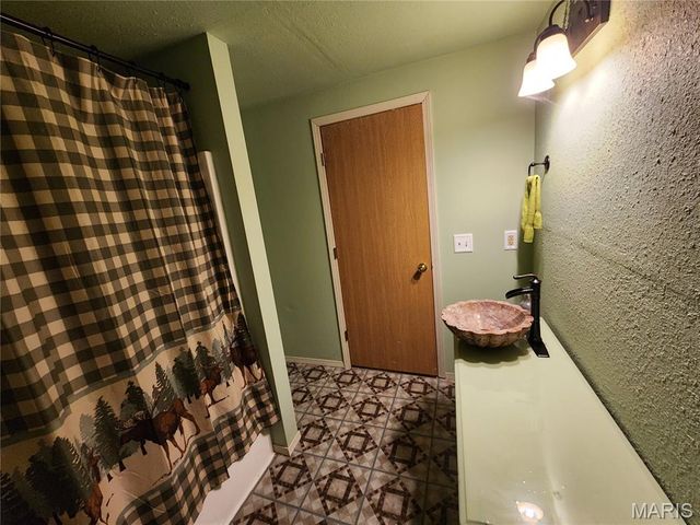 670 Lone Pine Road, Houston, MO 65483