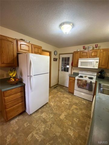 670 Lone Pine Road, Houston, MO 65483