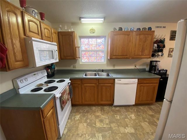 670 Lone Pine Road, Houston, MO 65483