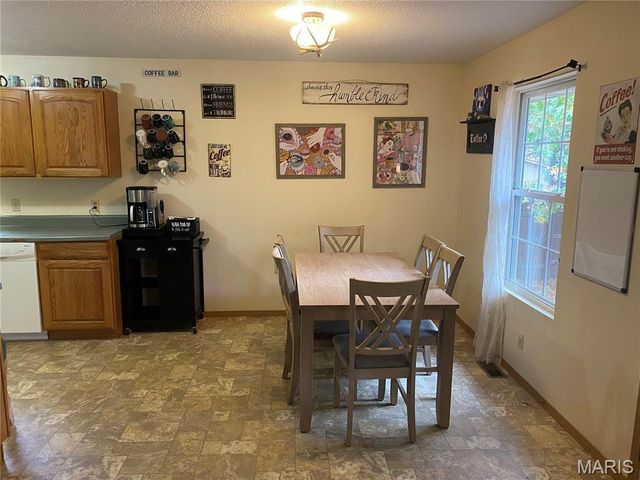 670 Lone Pine Road, Houston, MO 65483