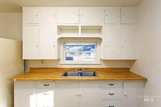 319 Jackson St, Twin Falls, ID 83301