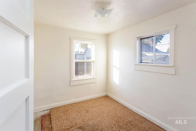 319 Jackson St, Twin Falls, ID 83301