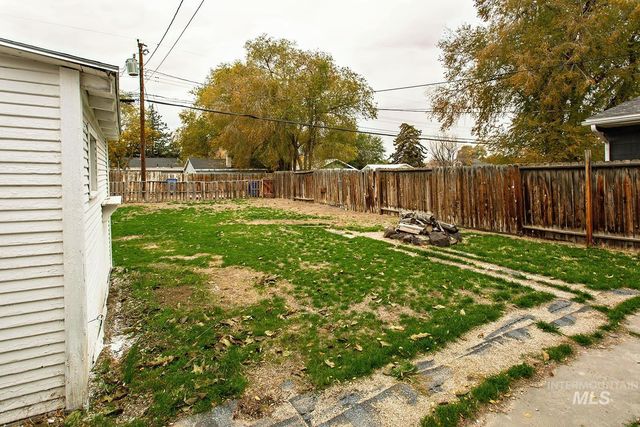 319 Jackson St, Twin Falls, ID 83301