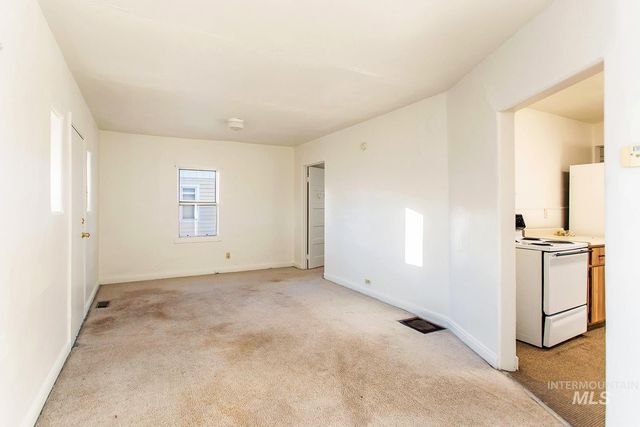 319 Jackson St, Twin Falls, ID 83301