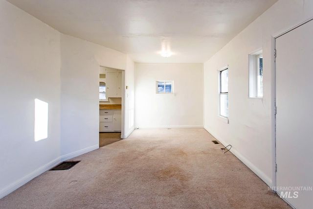 319 Jackson St, Twin Falls, ID 83301