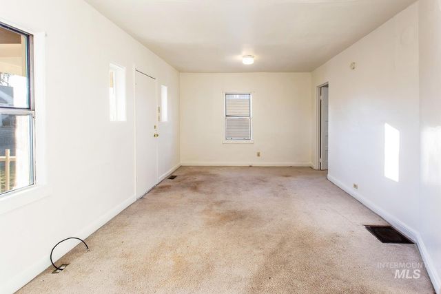 319 Jackson St, Twin Falls, ID 83301