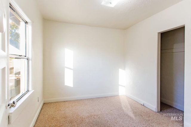 319 Jackson St, Twin Falls, ID 83301