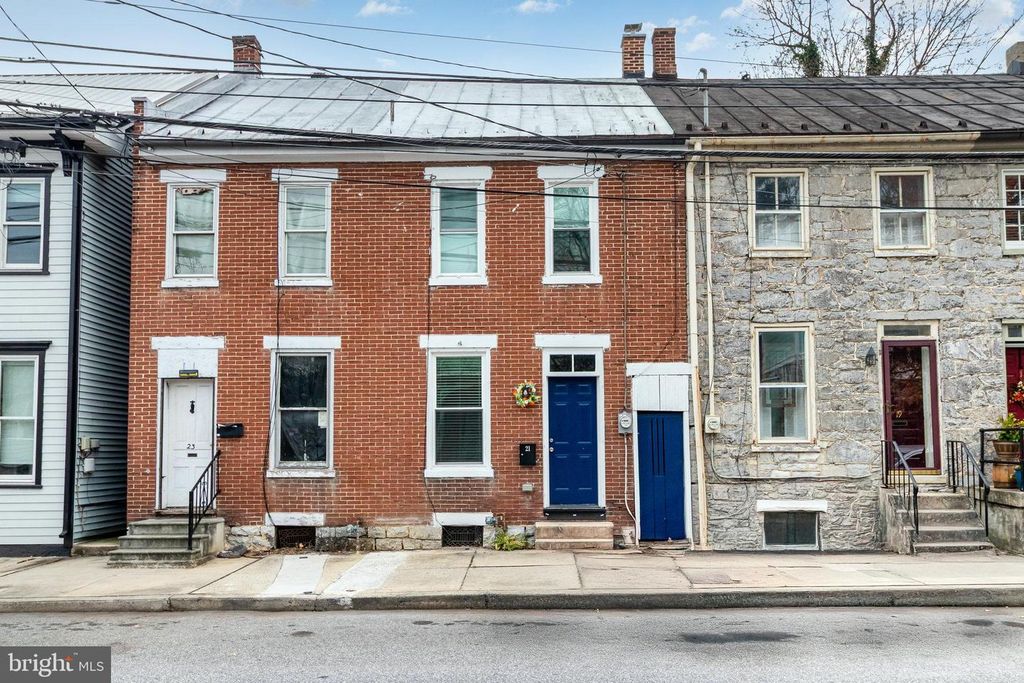 21 N EAST ST, Carlisle, PA 17013