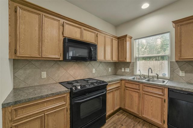 711 Hallsleigh Lane, Houston, TX 77090