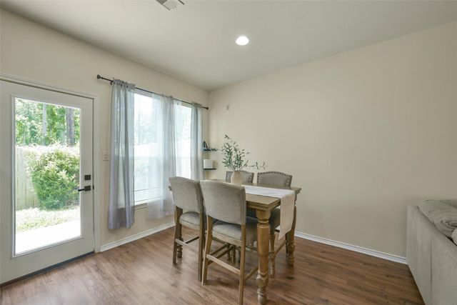 711 Hallsleigh Lane, Houston, TX 77090