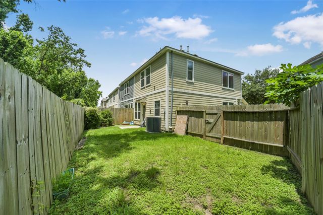 711 Hallsleigh Lane, Houston, TX 77090