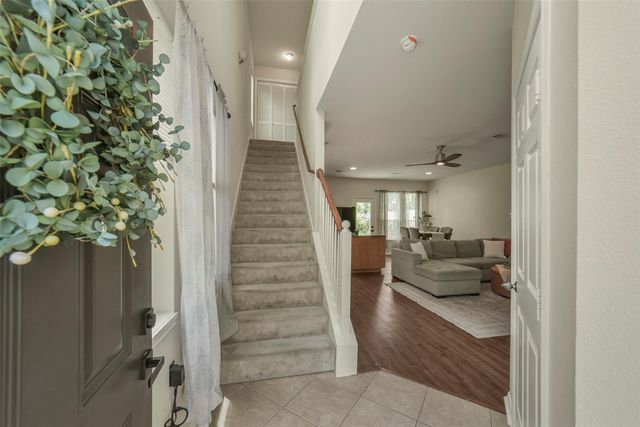 711 Hallsleigh Lane, Houston, TX 77090