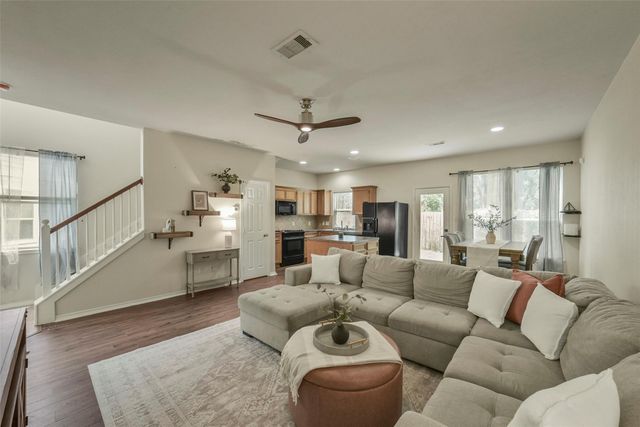 711 Hallsleigh Lane, Houston, TX 77090
