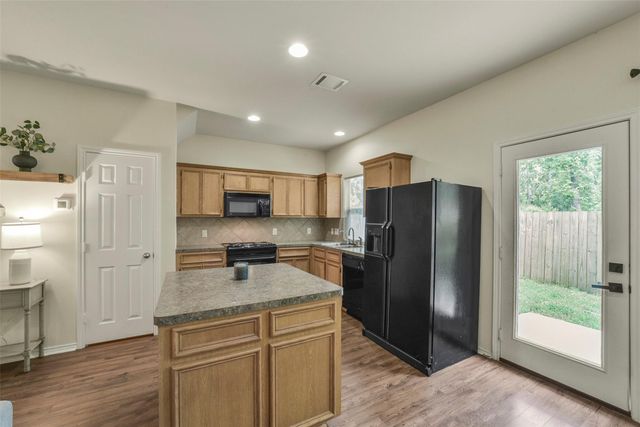 711 Hallsleigh Lane, Houston, TX 77090