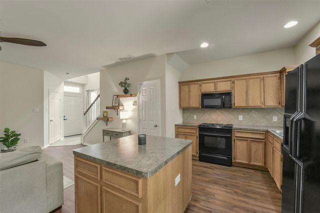 711 Hallsleigh Lane, Houston, TX 77090