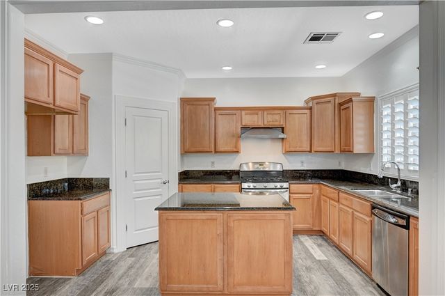 6620 Gray Juniper Avenue, Las Vegas, NV 89130