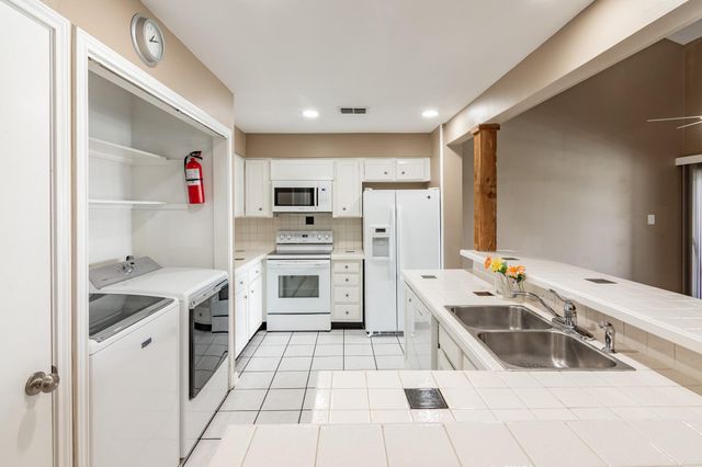 44 April Point Drive S, Montgomery, TX 77356