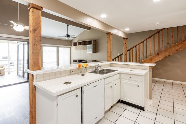 44 April Point Drive S, Montgomery, TX 77356