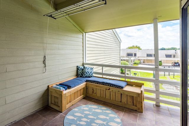 44 April Point Drive S, Montgomery, TX 77356