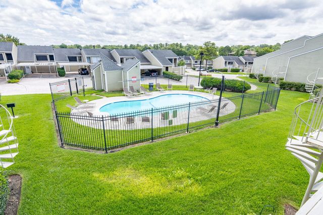 44 April Point Drive S, Montgomery, TX 77356