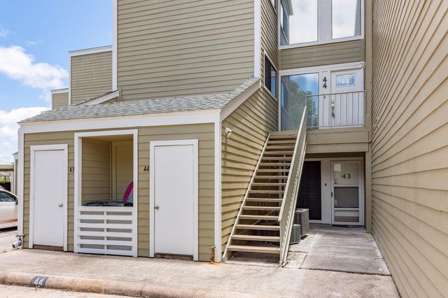 44 April Point Drive S, Montgomery, TX 77356