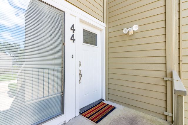 44 April Point Drive S, Montgomery, TX 77356