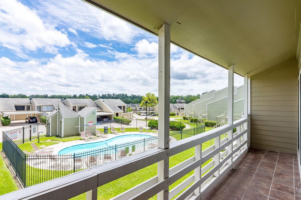 44 April Point Drive S, Montgomery, TX 77356