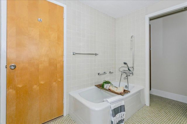 1401 W River Blvd, Wichita, KS 67203