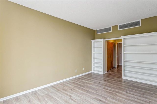 1401 W River Blvd, Wichita, KS 67203