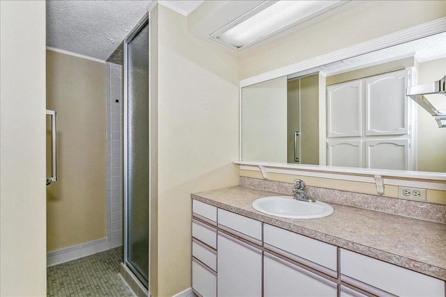 1401 W River Blvd, Wichita, KS 67203