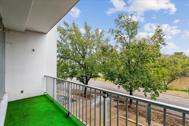 1401 W River Blvd, Wichita, KS 67203