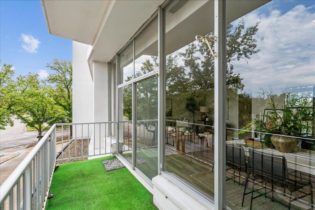 1401 W River Blvd, Wichita, KS 67203