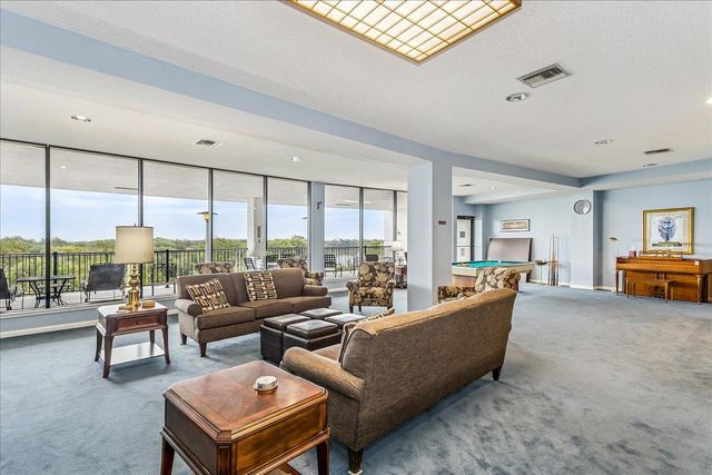 1401 W River Blvd, Wichita, KS 67203