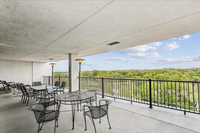 1401 W River Blvd, Wichita, KS 67203