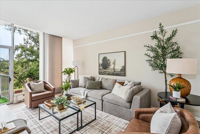 1401 W River Blvd, Wichita, KS 67203