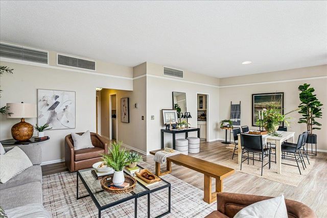 1401 W River Blvd, Wichita, KS 67203