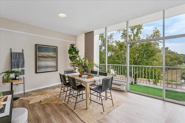 1401 W River Blvd, Wichita, KS 67203