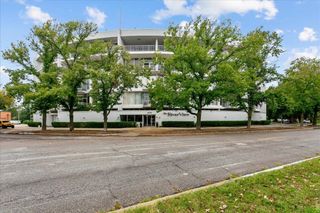 1401 W River Blvd, Wichita, KS 67203