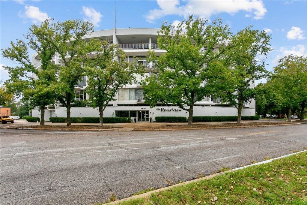 1401 W River Blvd, Wichita, KS 67203