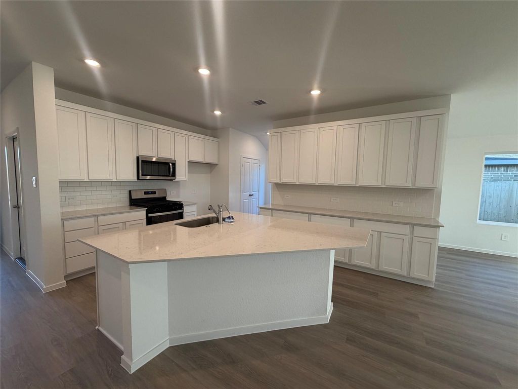 22019 Vernazza Bend Dr, Hockley, TX 77447