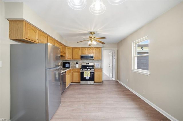 1253 Sir Kay DR, Chesapeake, VA 23323